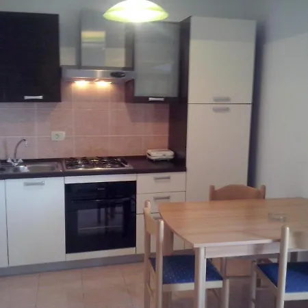 11658b Apartman *